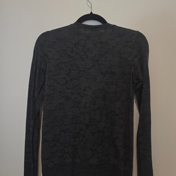 Lululemon Swiftly - Relaxed fit, Waist Length, Long Sleeve Top Size 6 - Picture 3 of 4